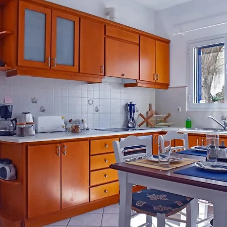 Small Traditiional Near The Shops And Restaurants In Korissia, Kea *