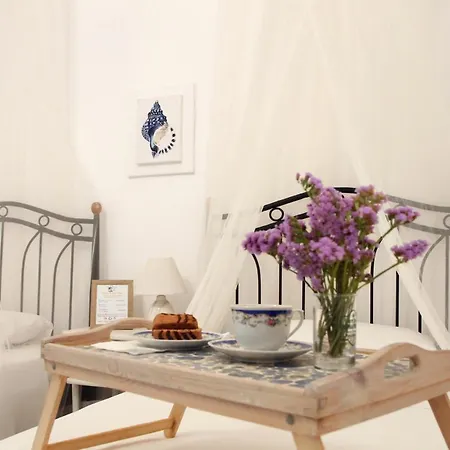 Small Traditiional Near The Shops And Restaurants In Korissia, Kea * Ioulis