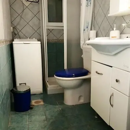 Small Traditiional Near The Shops And Restaurants In Korissia, Kea Vakantiehuis Ioulis