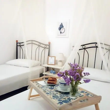 Small Traditiional Near The Shops And Restaurants In Korissia, Kea * Ioulis