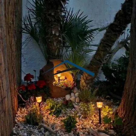 Small Traditiional Near The Shops And Restaurants In Korissia, Kea * Ioulis