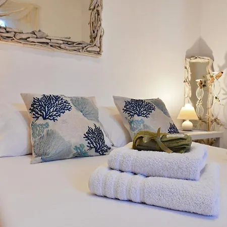 Small Traditiional Near The Shops And Restaurants In Korissia, Kea * Ioulis