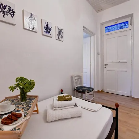 Small Traditiional Near The Shops And Restaurants In Korissia, Kea Ferienhaus *