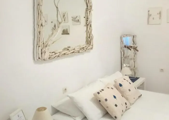 Small Traditiional Near The Shops And Restaurants In Korissia, Kea